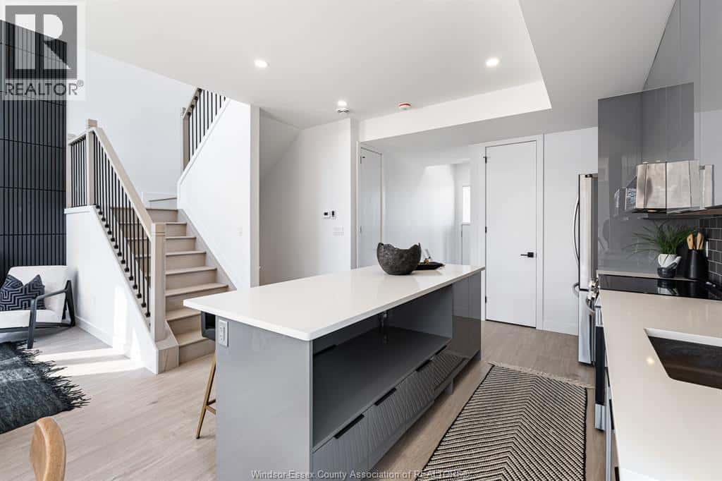 2035 SENECA STREET — Windsor, Ontario - Photo 4 of 42