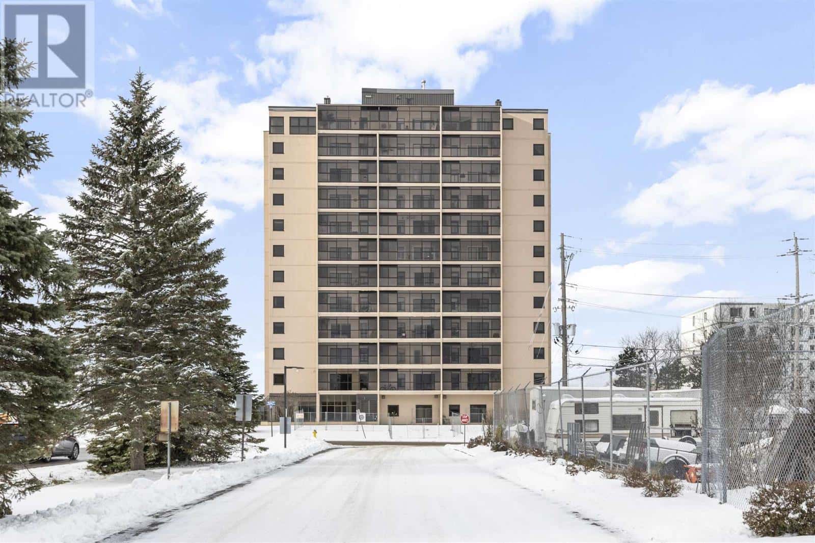 89 Pine ST # 701 — Sault Ste. Marie, Ontario - Photo 2 of 12