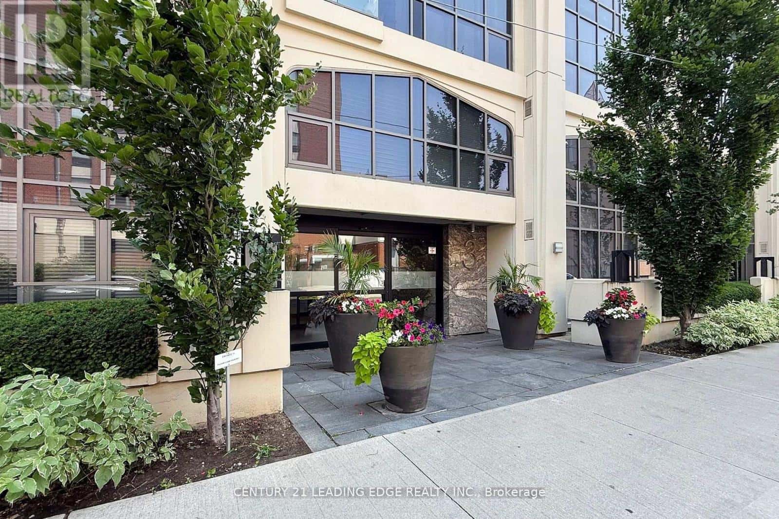 502 - 3 MCALPINE STREET — Toronto (Annex), Ontario - Photo 4 of 48