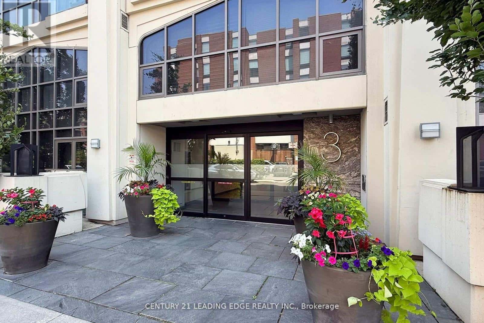 502 - 3 MCALPINE STREET — Toronto (Annex), Ontario - Photo 5 of 48