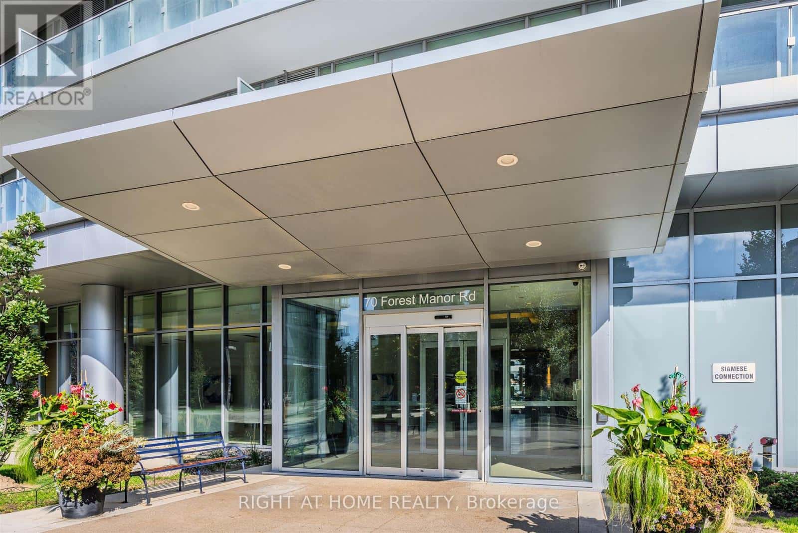 206 - 70 FOREST MANOR ROAD — Toronto (Henry Farm), Ontario - Photo 4 of 38