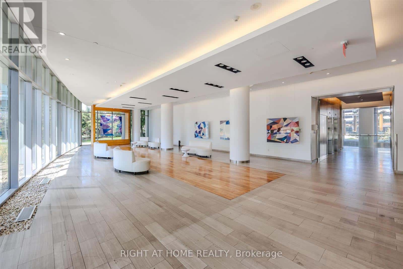 206 - 70 FOREST MANOR ROAD — Toronto (Henry Farm), Ontario - Photo 5 of 38