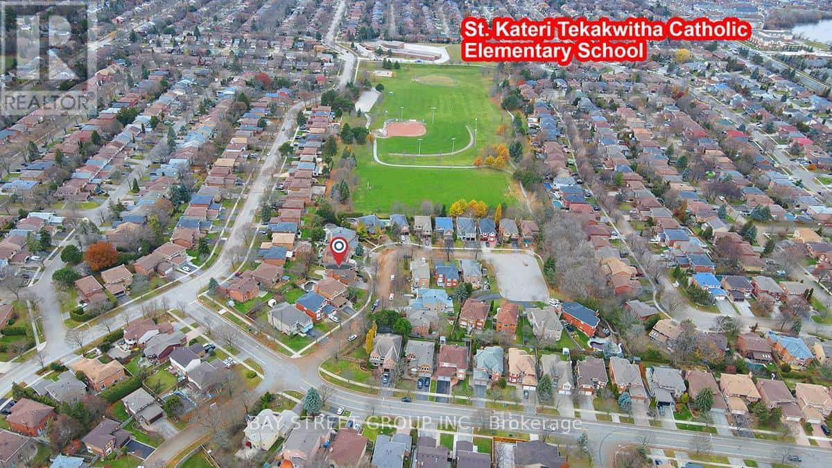 8 MOORELAND COURT — Markham (Markham Village), Ontario - Photo 3 of 43