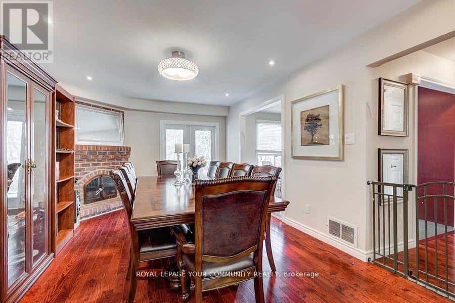 98 YORK HILL BOULEVARD — Vaughan (Crestwood-Springfarm-Yorkhill), Ontario - Photo 3 of 16