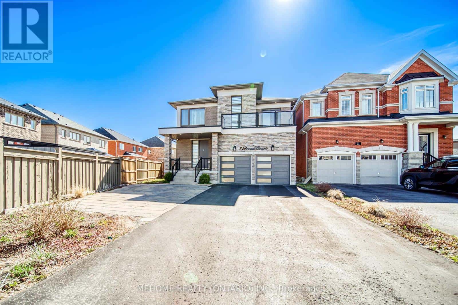 7 PROUD COURT — Aurora, Ontario - Photo 2 of 38