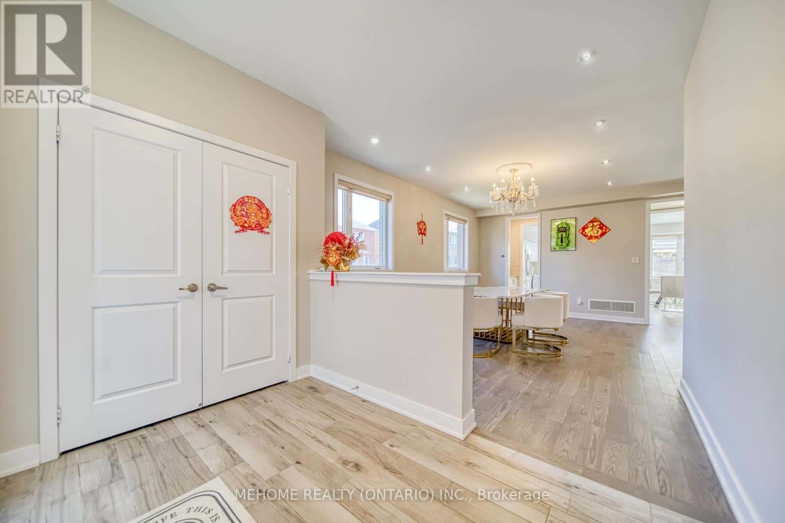 7 PROUD COURT — Aurora, Ontario - Photo 4 of 38