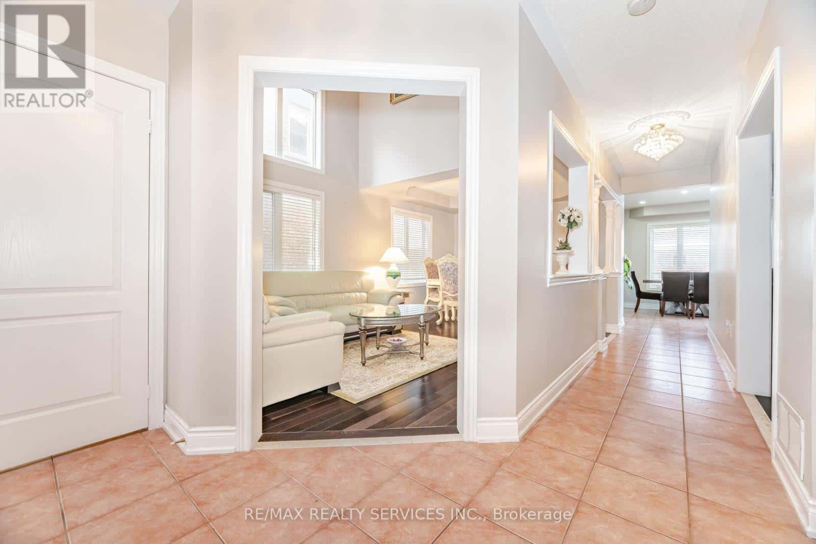 39 RATTLESNAKE ROAD — Brampton (Sandringham-Wellington), Ontario - Photo 4 of 50