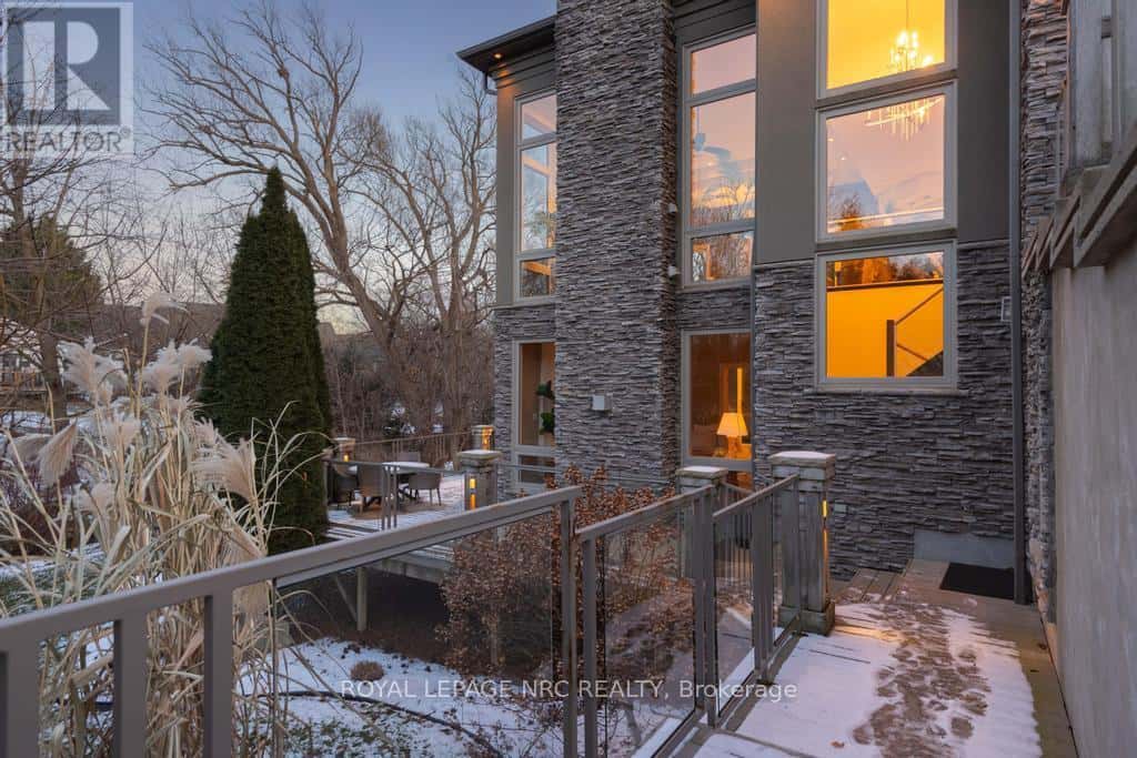 164A LAKESHORE ROAD — St. Catharines (Vine/Linwell), Ontario - Photo 3 of 50