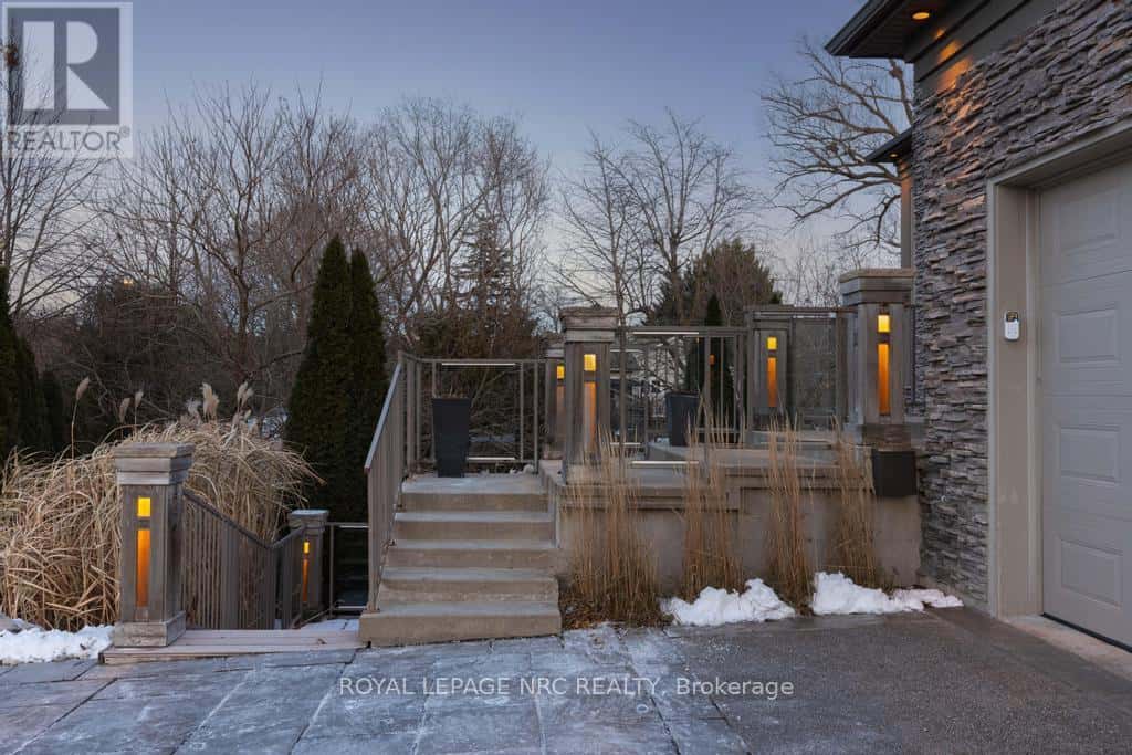 164A LAKESHORE ROAD — St. Catharines (Vine/Linwell), Ontario - Photo 4 of 50