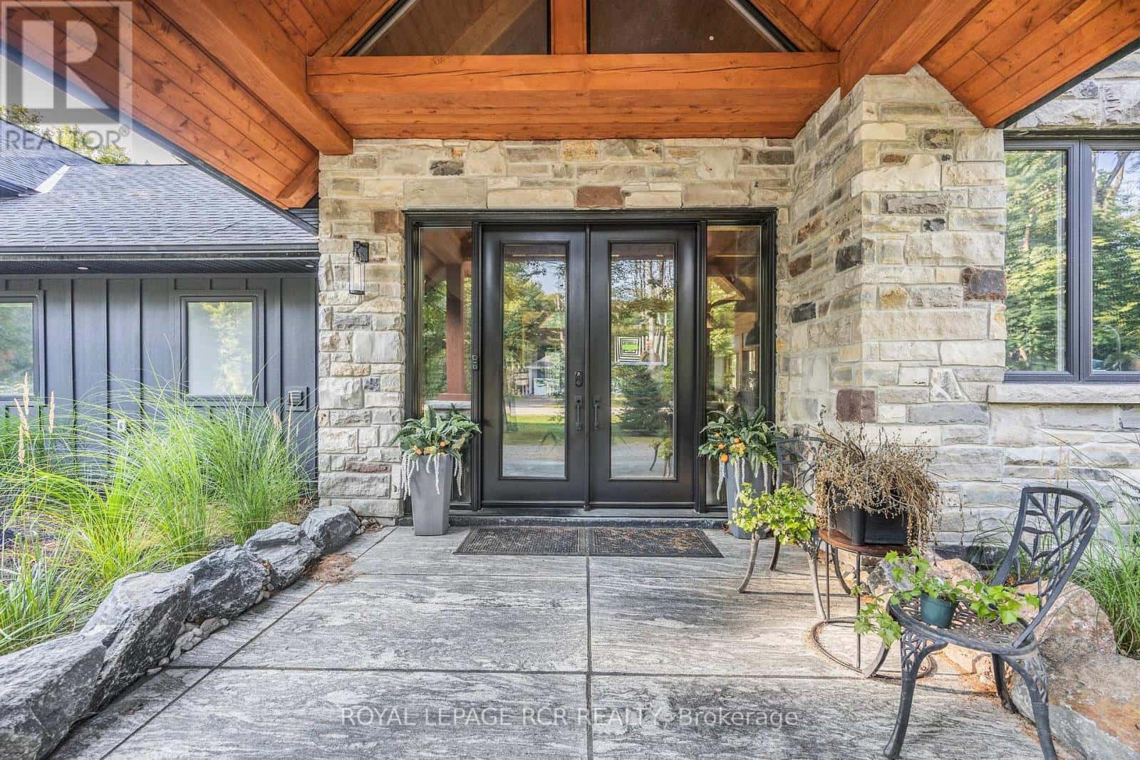 1031 XAVIER STREET — Gravenhurst (Wood (Gravenhurst)), Ontario - Photo 4 of 45