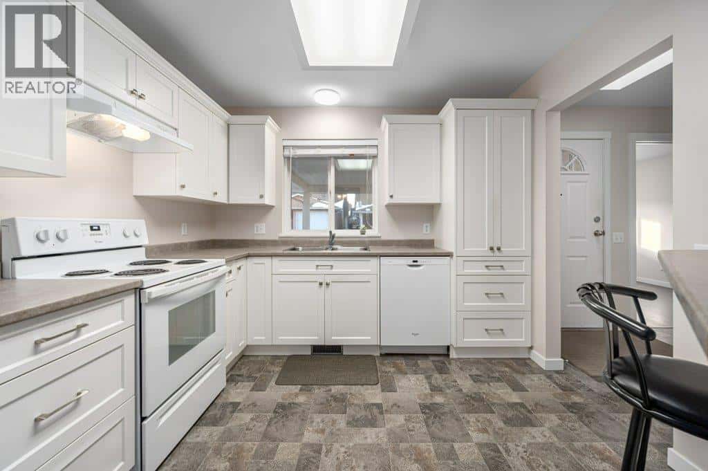 1285 14th Street Unit# 14 — Kamloops, British Columbia - Photo 2 of 43