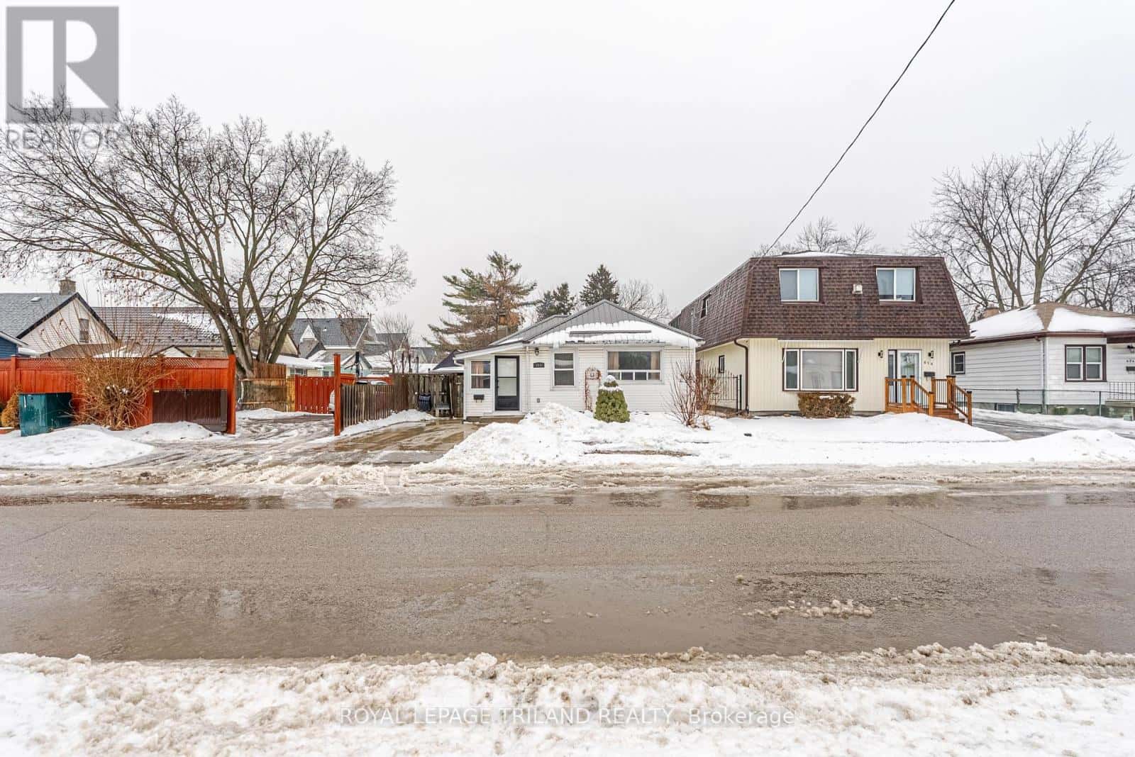 616 LAYARD STREET — London East (East L), Ontario - Photo 4 of 34