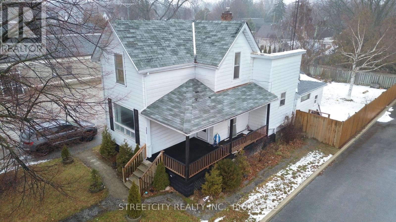 305 ST CLAIR STREET — Chatham-Kent, Ontario - Main photo