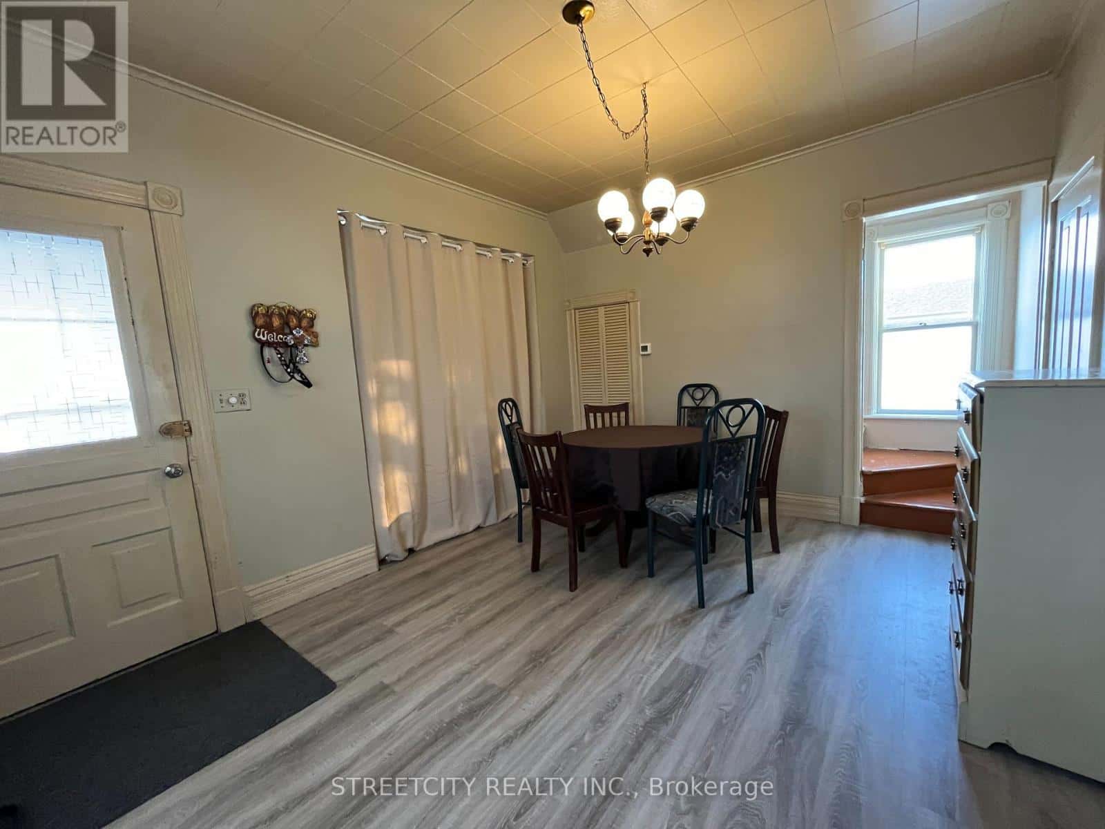 305 ST CLAIR STREET — Chatham-Kent, Ontario - Photo 4 of 16