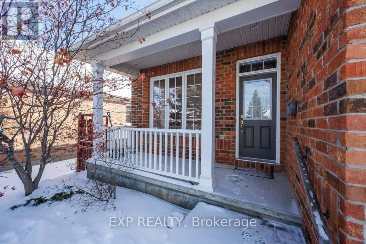 215 CAIRNSMORE CIRCLE — Ottawa, Ontario - Photo 2 of 29