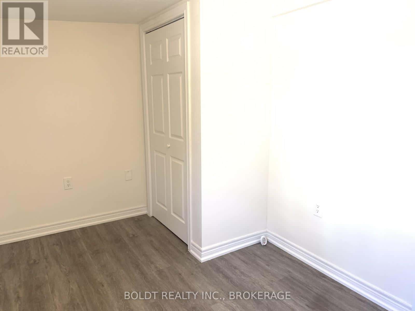 114 LAKE STREET E — St. Catharines (Downtown), Ontario - Photo 5 of 24