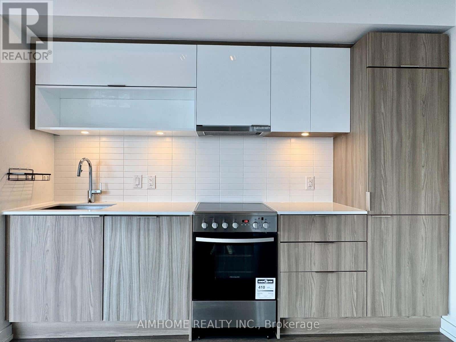 704 - 159 WELLESLEY STREET E — Toronto (Cabbagetown-South St. James Town), Ontario - Photo 2 of 16