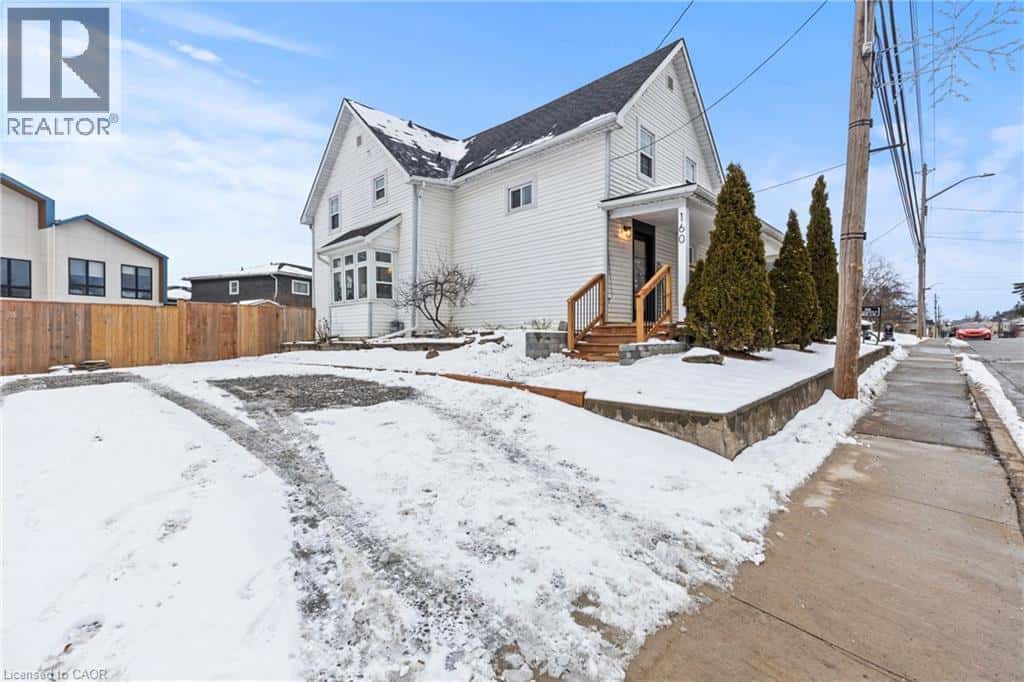 160 ST CATHARINES Street — Smithville, Ontario - Photo 3 of 38