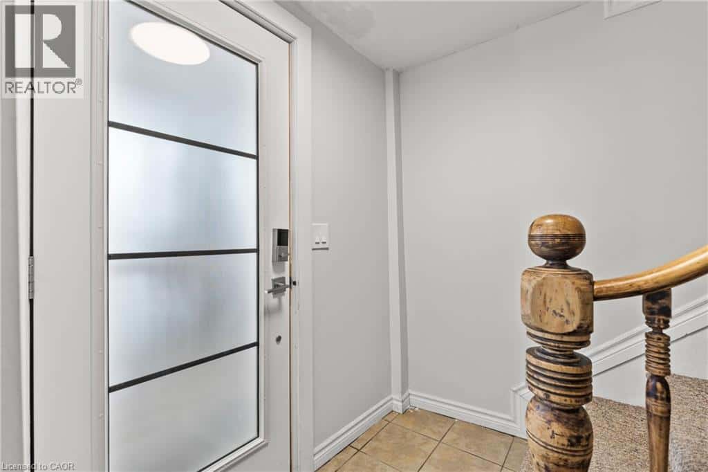 160 ST CATHARINES Street — Smithville, Ontario - Photo 5 of 38