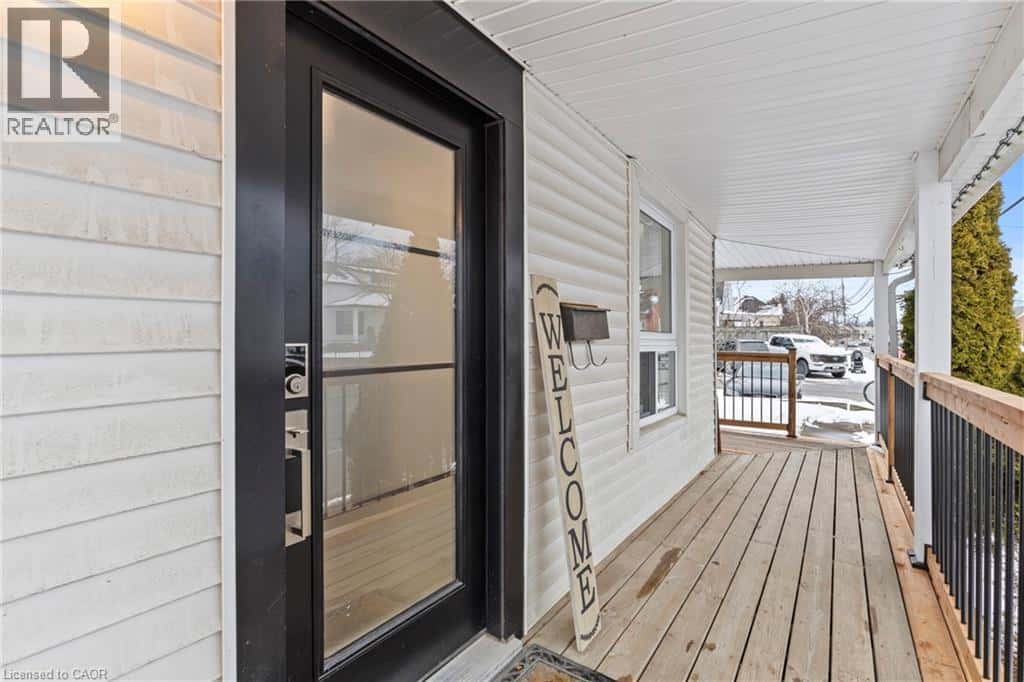 160 ST CATHARINES Street — Smithville, Ontario - Photo 4 of 38