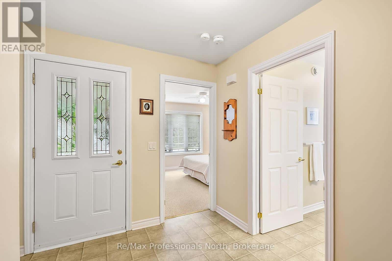 136 HEDGEWOOD LANE — Gravenhurst (Muskoka (S)), Ontario - Photo 2 of 34