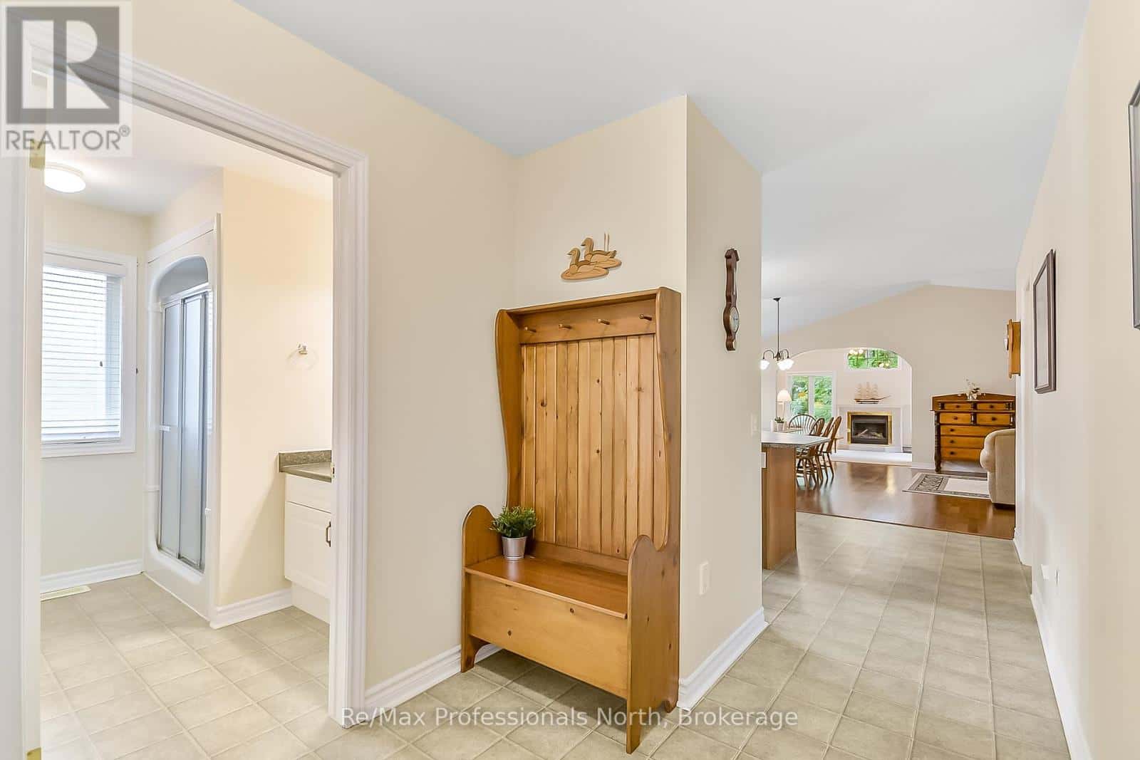 136 HEDGEWOOD LANE — Gravenhurst (Muskoka (S)), Ontario - Photo 5 of 34