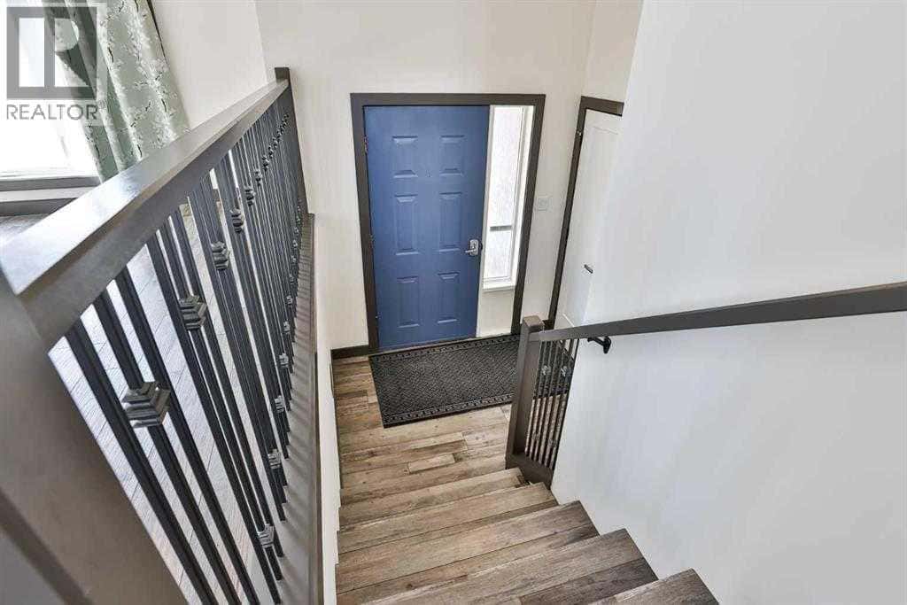 11 Wildwood Crescent W — Lethbridge, Alberta - Photo 5 of 43