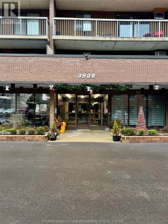 3936 WYANDOTTE STREET East Unit# 312 — Windsor, Ontario - Photo 2 of 19