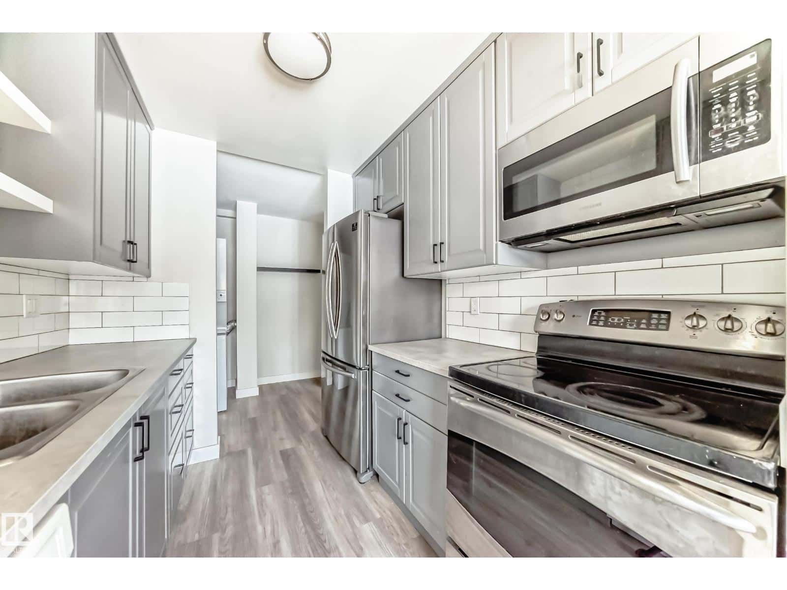 #204 11420 40 AV NW — Edmonton, Alberta - Photo 5 of 32