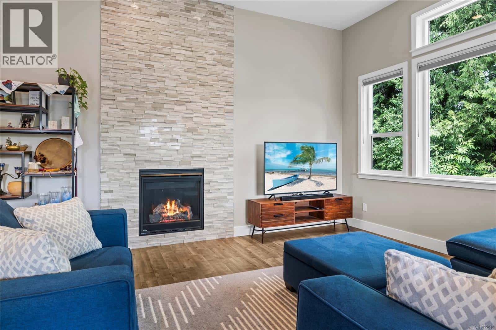 838 Stirling Dr — Ladysmith, British Columbia - Photo 2 of 42