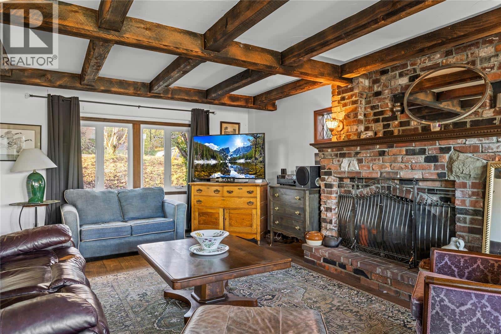 618 Beach Dr — Nanaimo, British Columbia - Photo 5 of 27