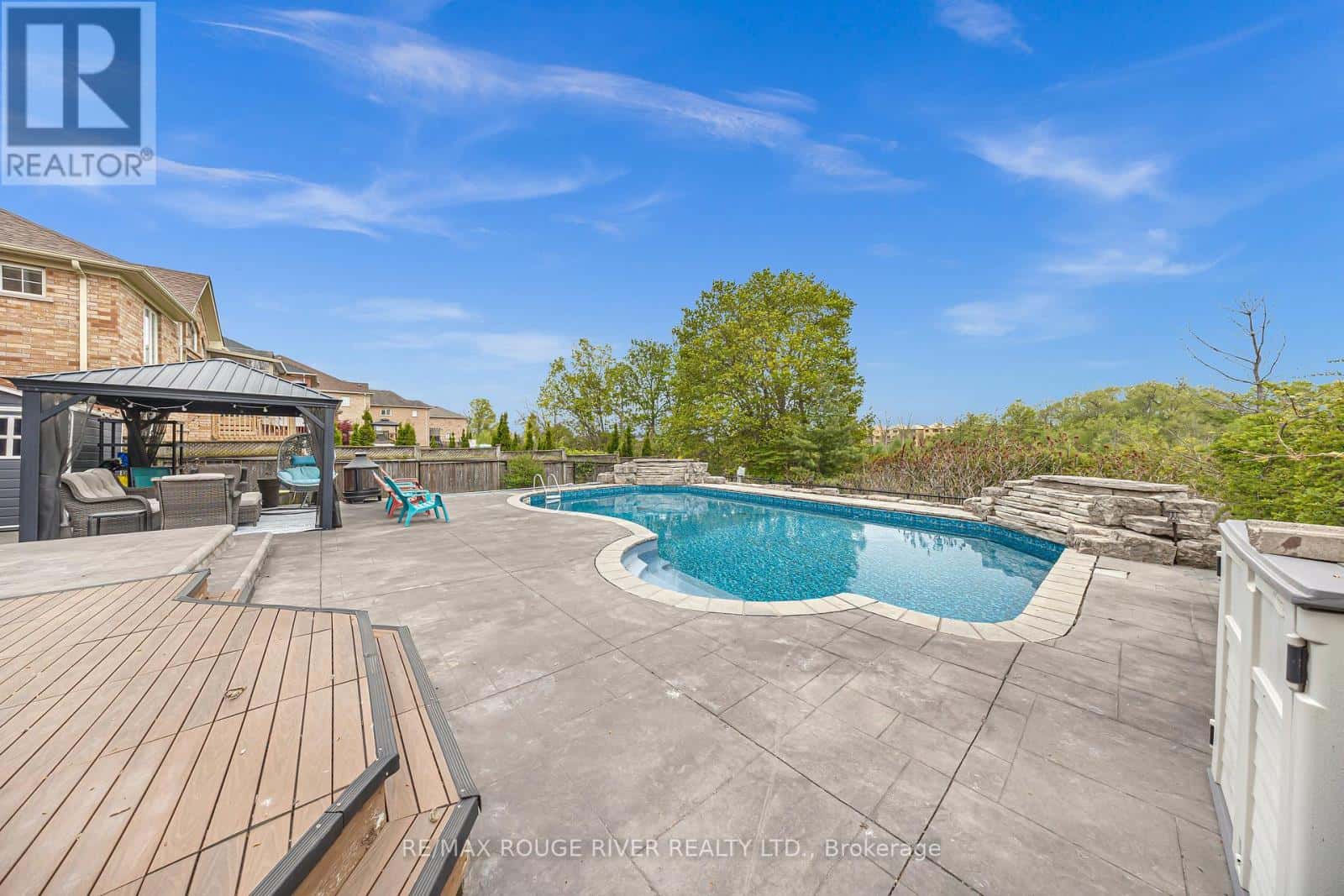 8 ST PHILIP COURT — Whitby (Williamsburg), Ontario - Photo 3 of 47