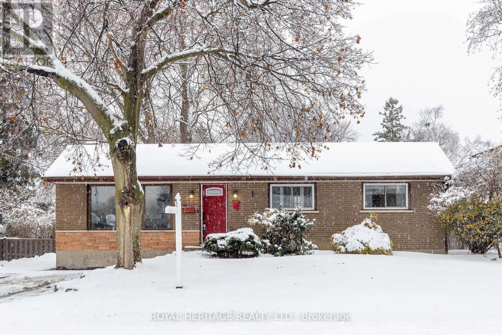 906 DUNLOP STREET E — Whitby (Downtown Whitby), Ontario - Photo 2 of 49