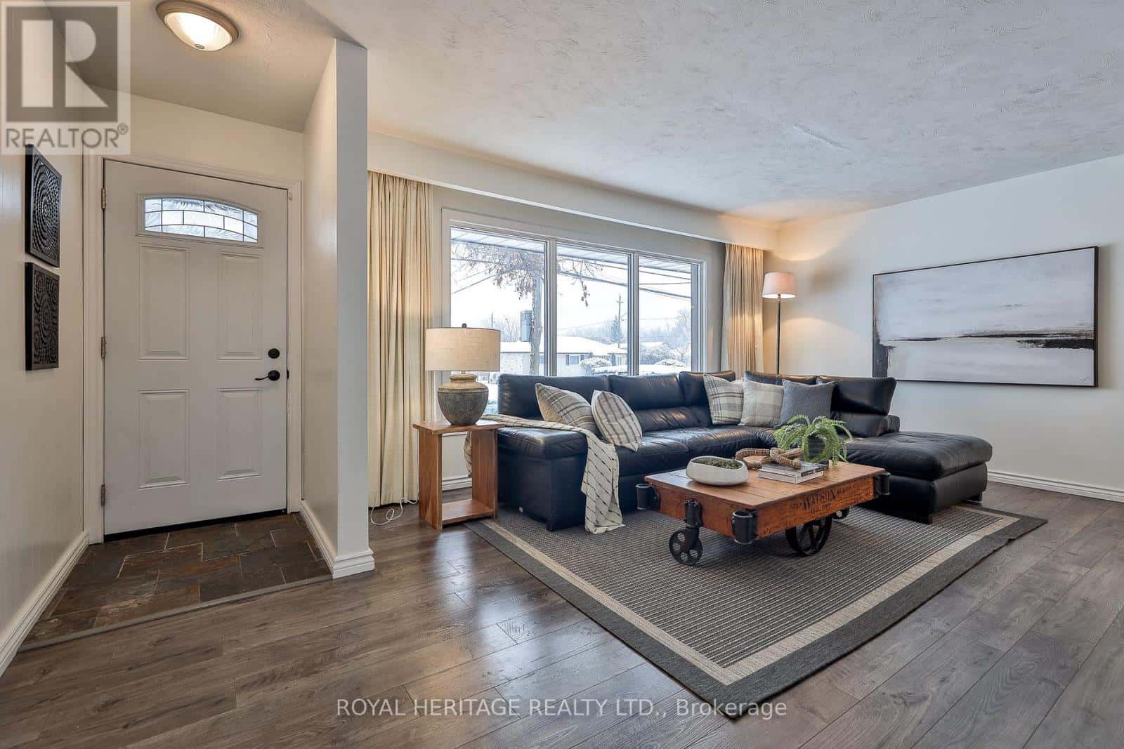 906 DUNLOP STREET E — Whitby (Downtown Whitby), Ontario - Photo 3 of 49