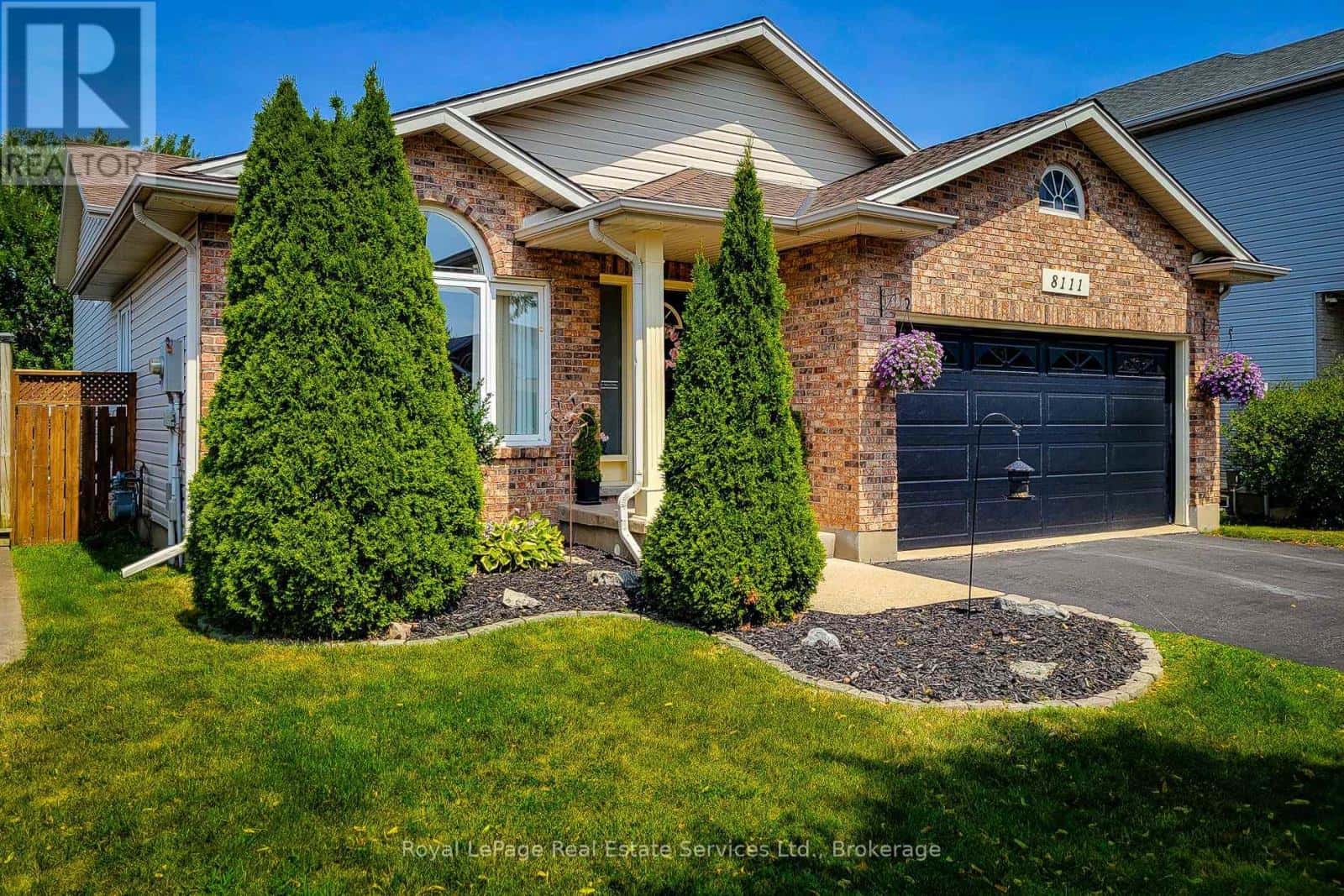 8111 WOODSVIEW CRESCENT — Niagara Falls (Ascot), Ontario - Photo 2 of 48