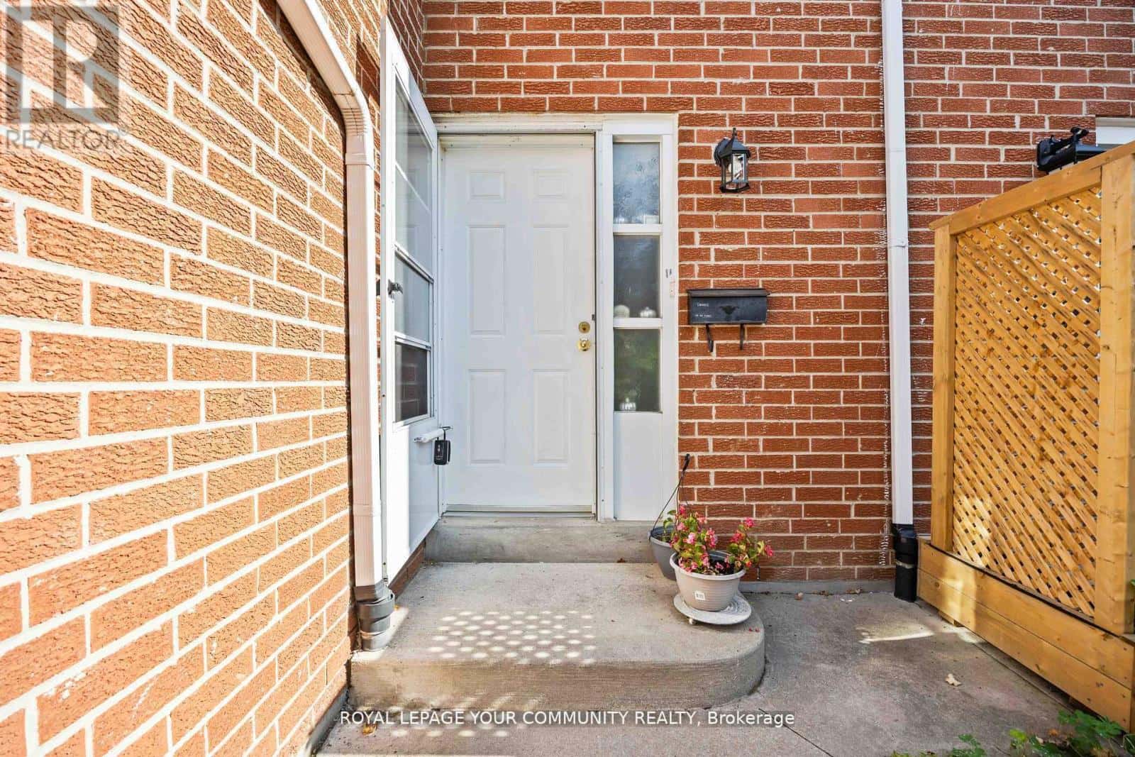 22 PORTERFIELD CRESCENT — Markham (Aileen-Willowbrook), Ontario - Photo 3 of 34