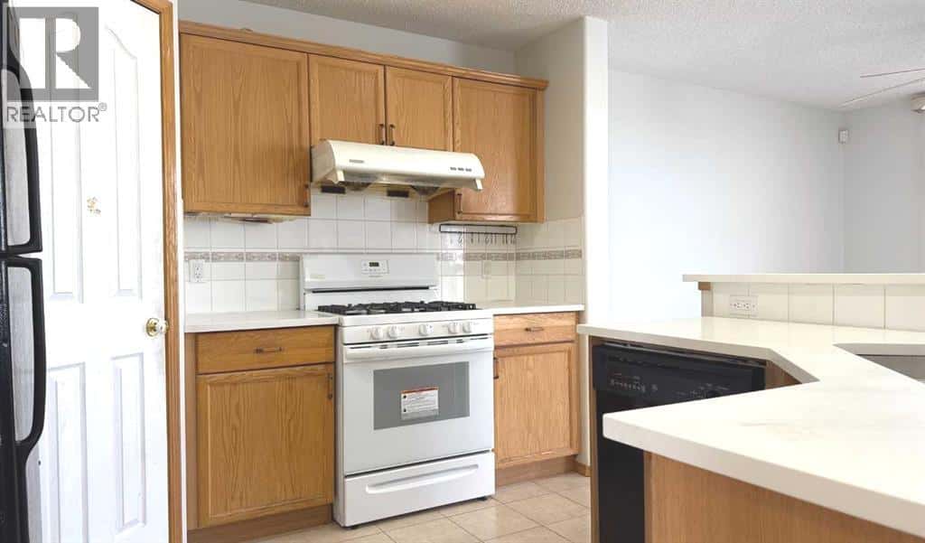 244 Los Alamos Place NE — Calgary, Alberta - Photo 4 of 36