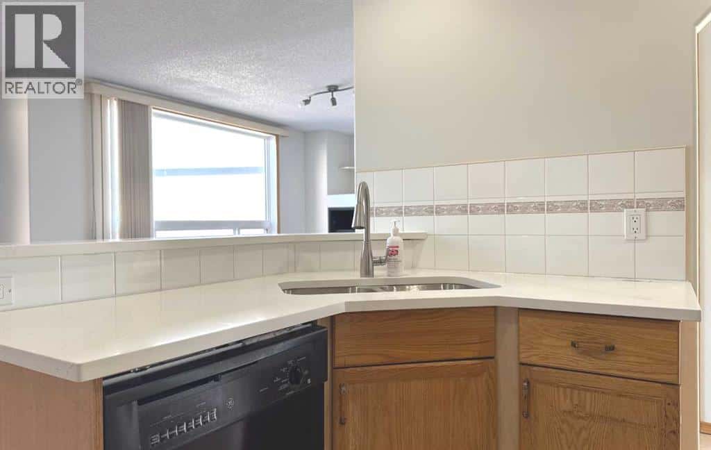 244 Los Alamos Place NE — Calgary, Alberta - Photo 5 of 36