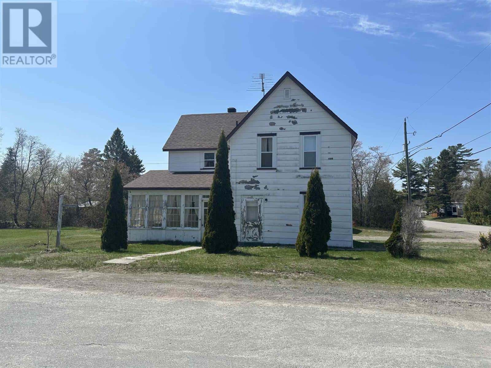 62 Queen ST — Thessalon, Ontario - Photo 2 of 26