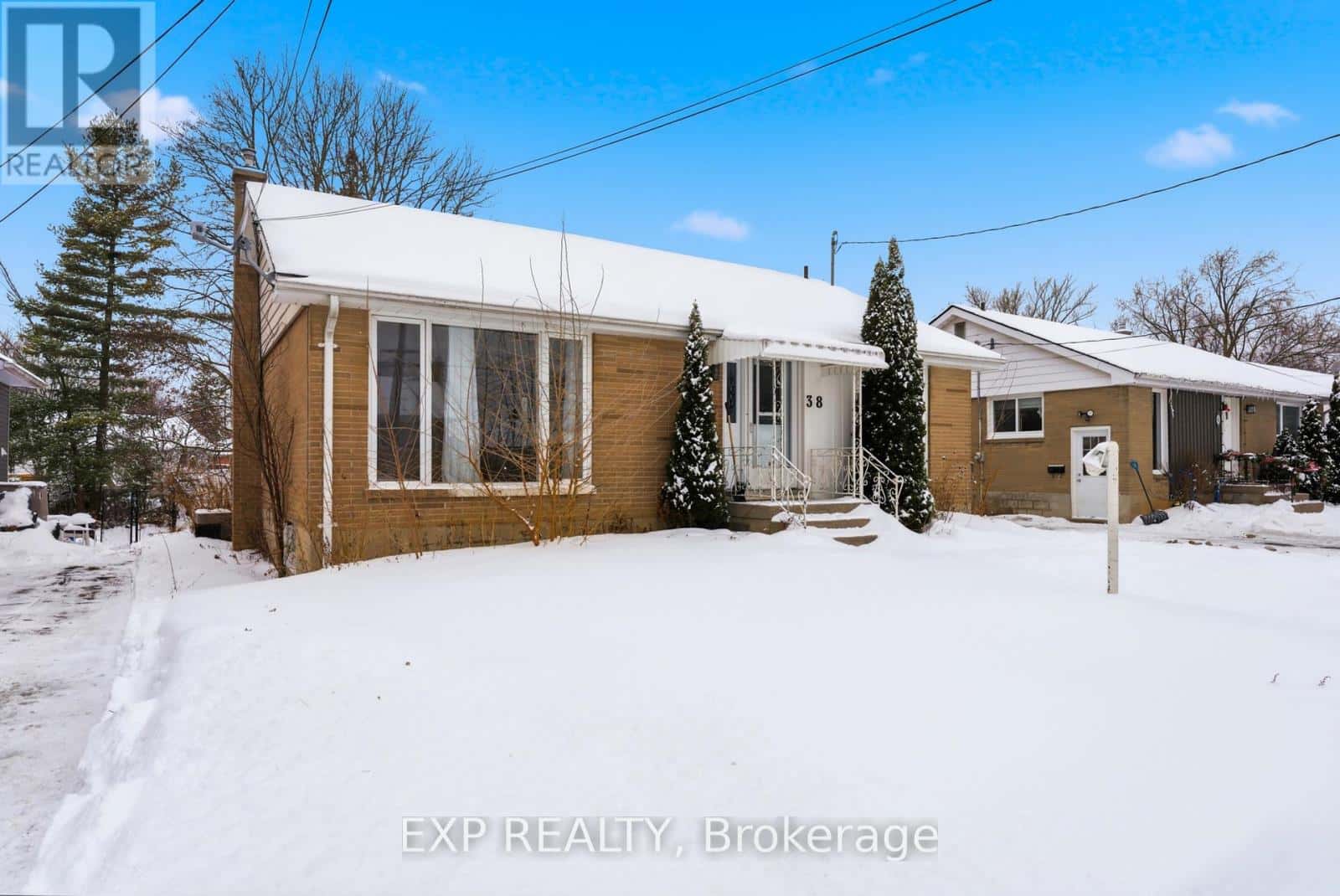 38 GREENLAWN AVENUE — Belleville (Belleville Ward), Ontario - Photo 2 of 43