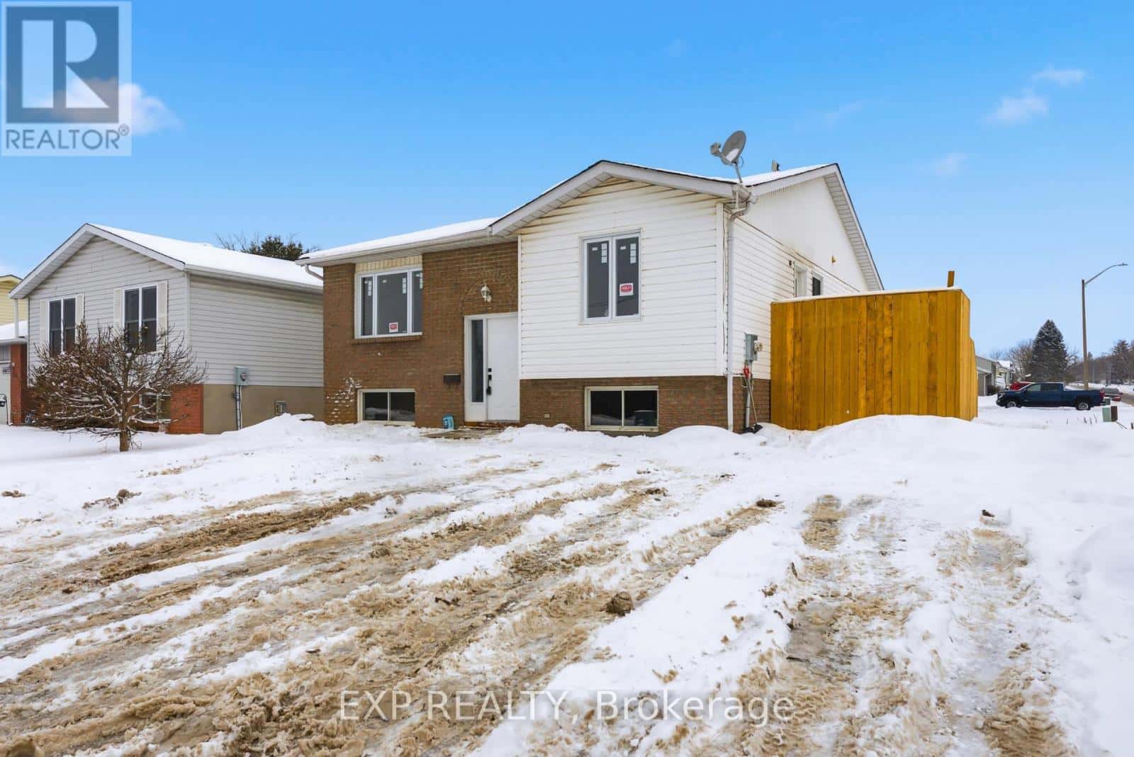 136 NORTH MURRAY STREET — Quinte West (Trenton Ward), Ontario - Photo 2 of 42