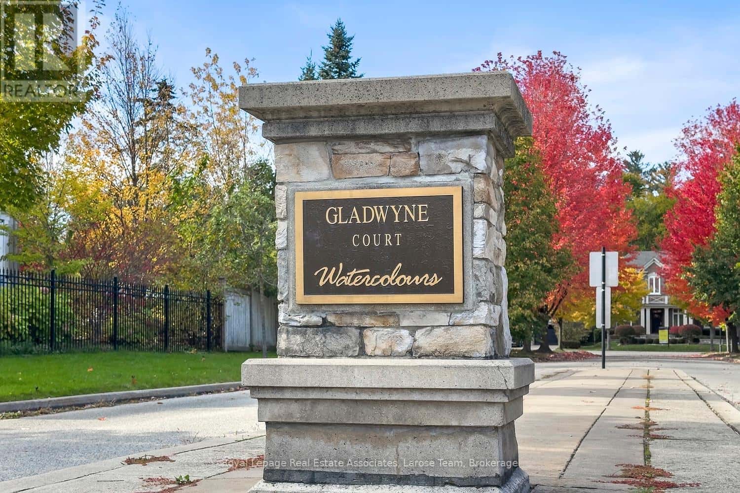 562 GLADWYNE COURT — Mississauga (Lorne Park), Ontario - Photo 4 of 49