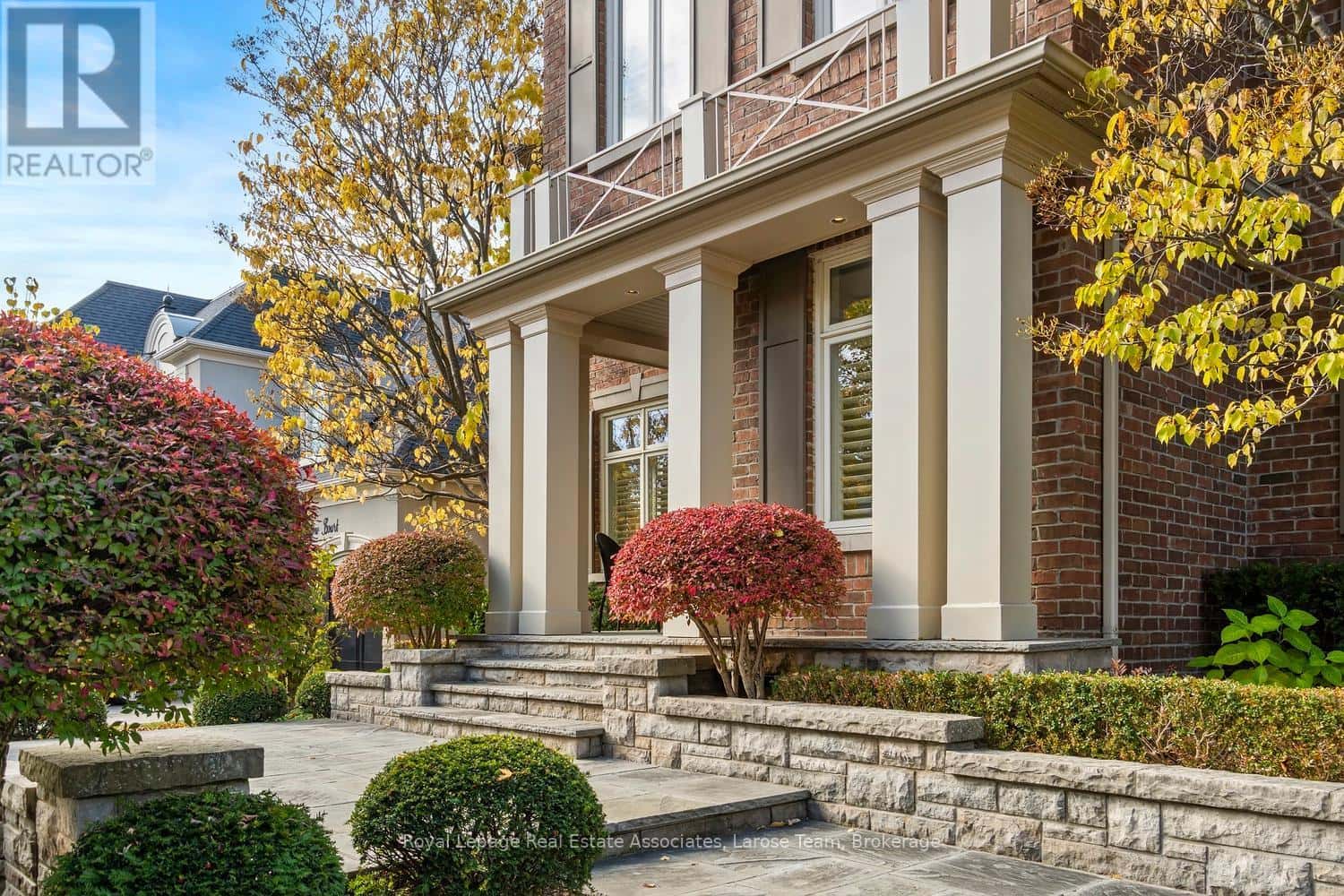 562 GLADWYNE COURT — Mississauga (Lorne Park), Ontario - Photo 5 of 49