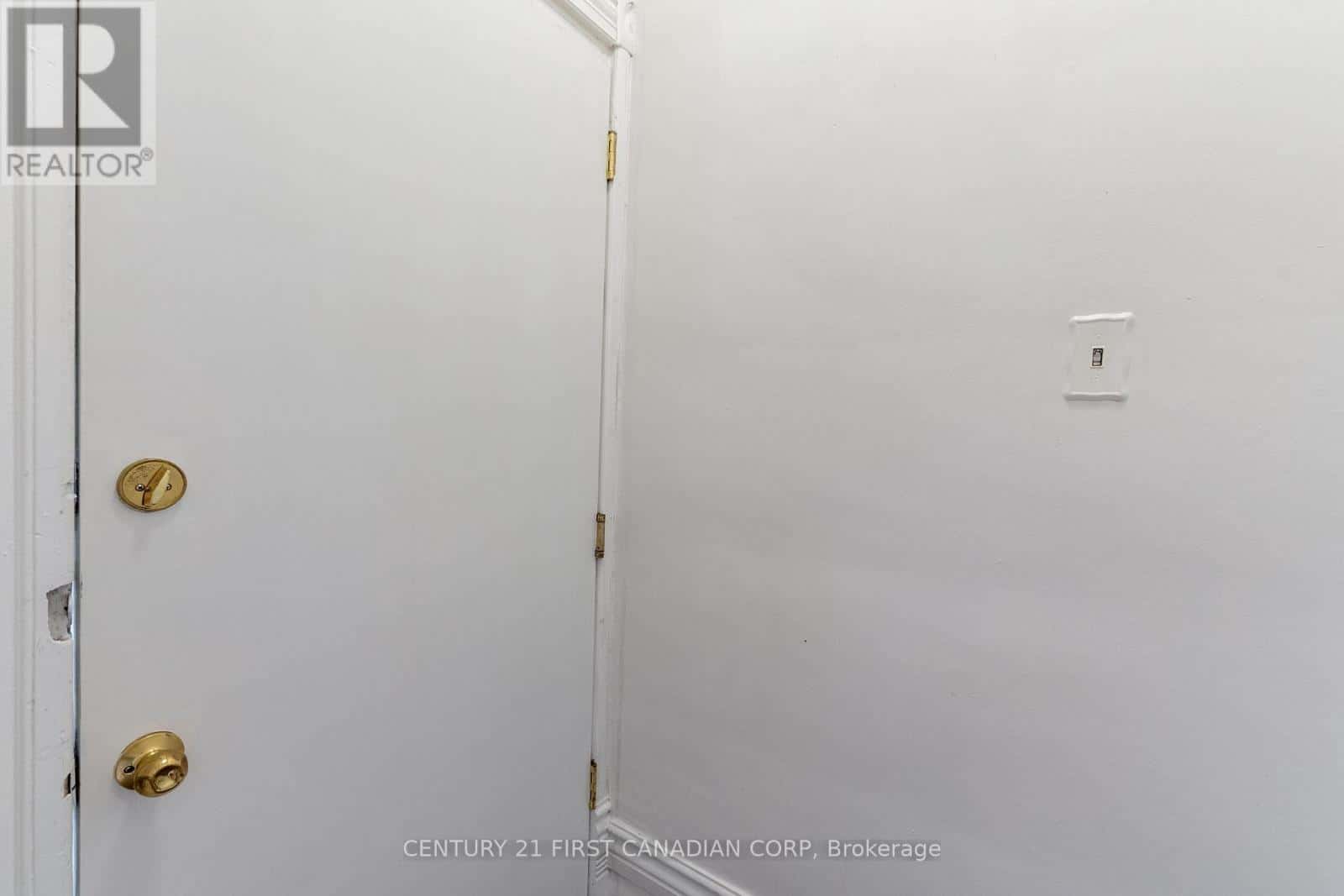 578 WATERLOO STREET — London East (East F), Ontario - Photo 3 of 50