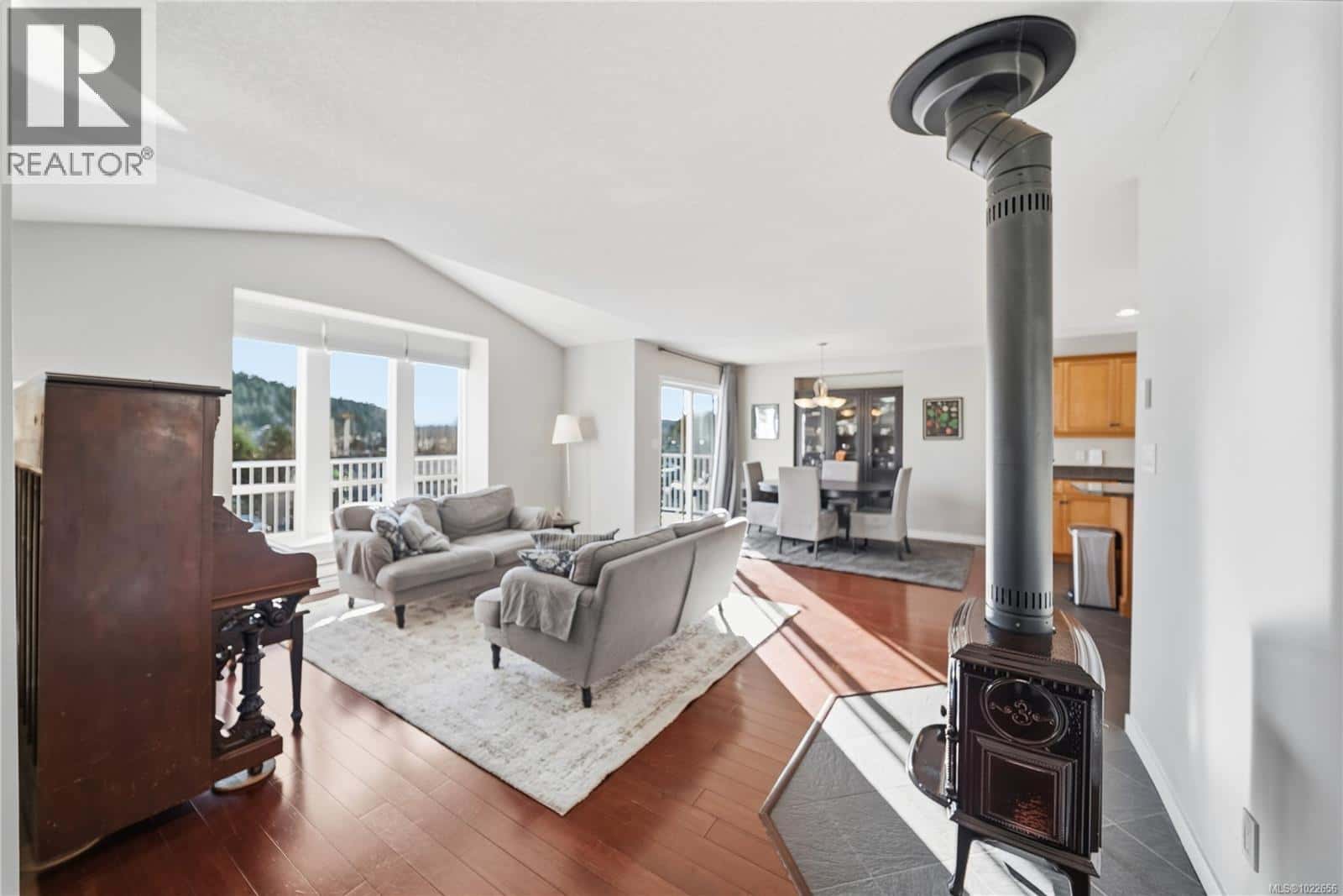 1787 Montana Rd — Nanaimo, British Columbia - Photo 4 of 56