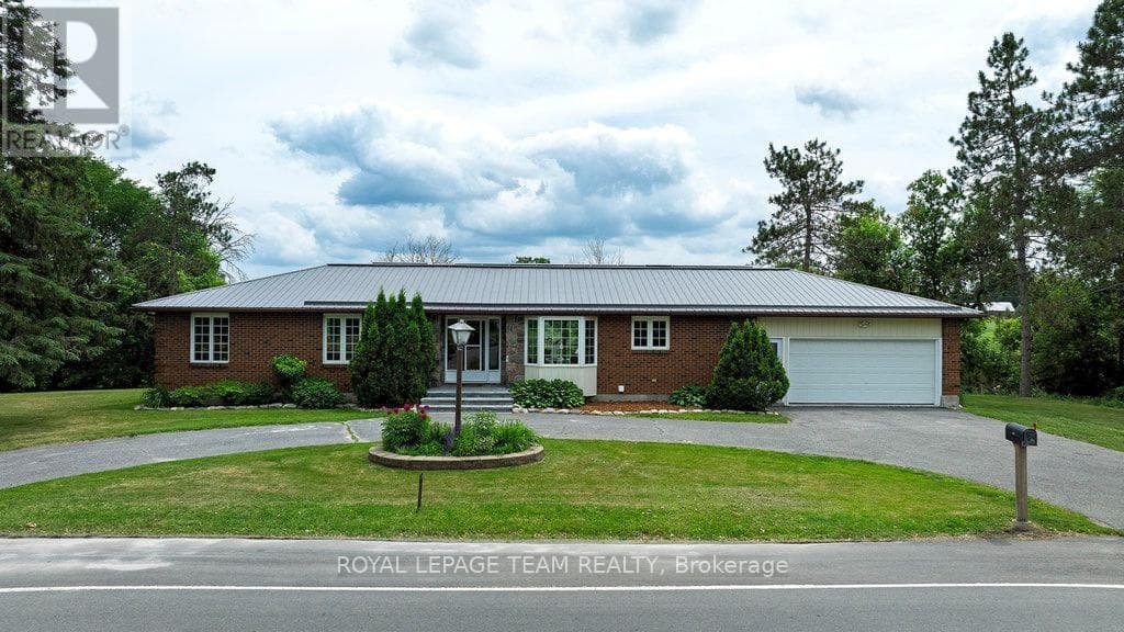 517 DONALD B. MUNRO DRIVE — Ottawa, Ontario - Main photo