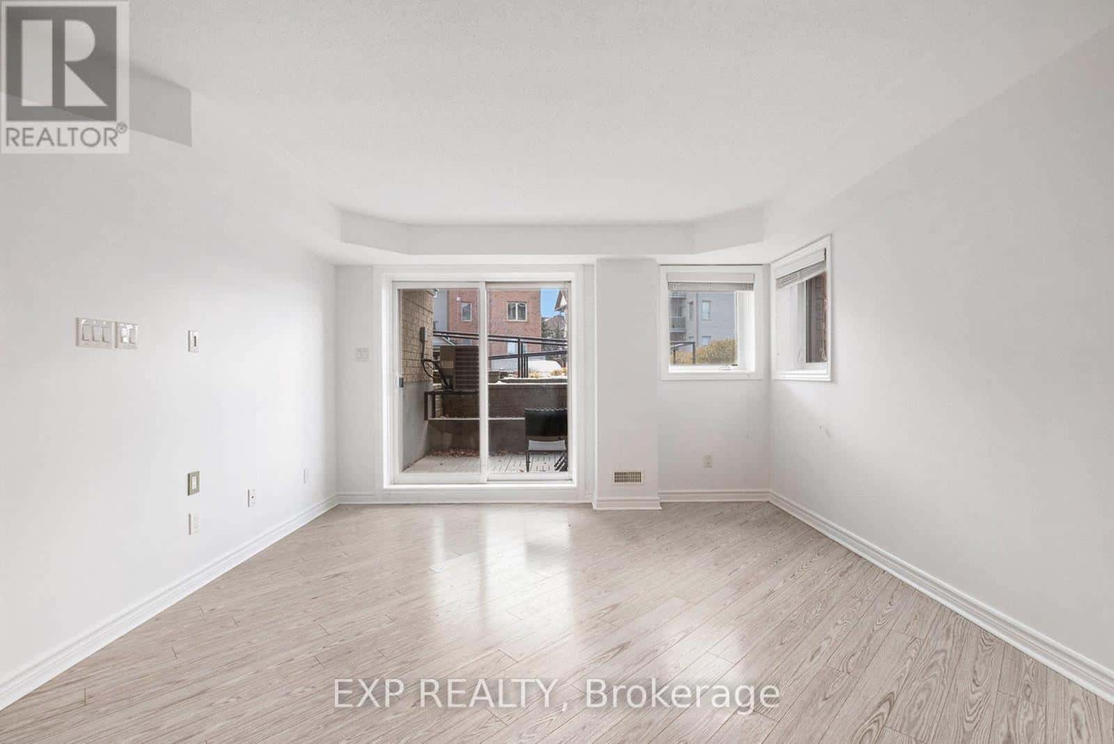 2 - 305 CRESTHAVEN DRIVE — Ottawa, Ontario - Photo 4 of 17