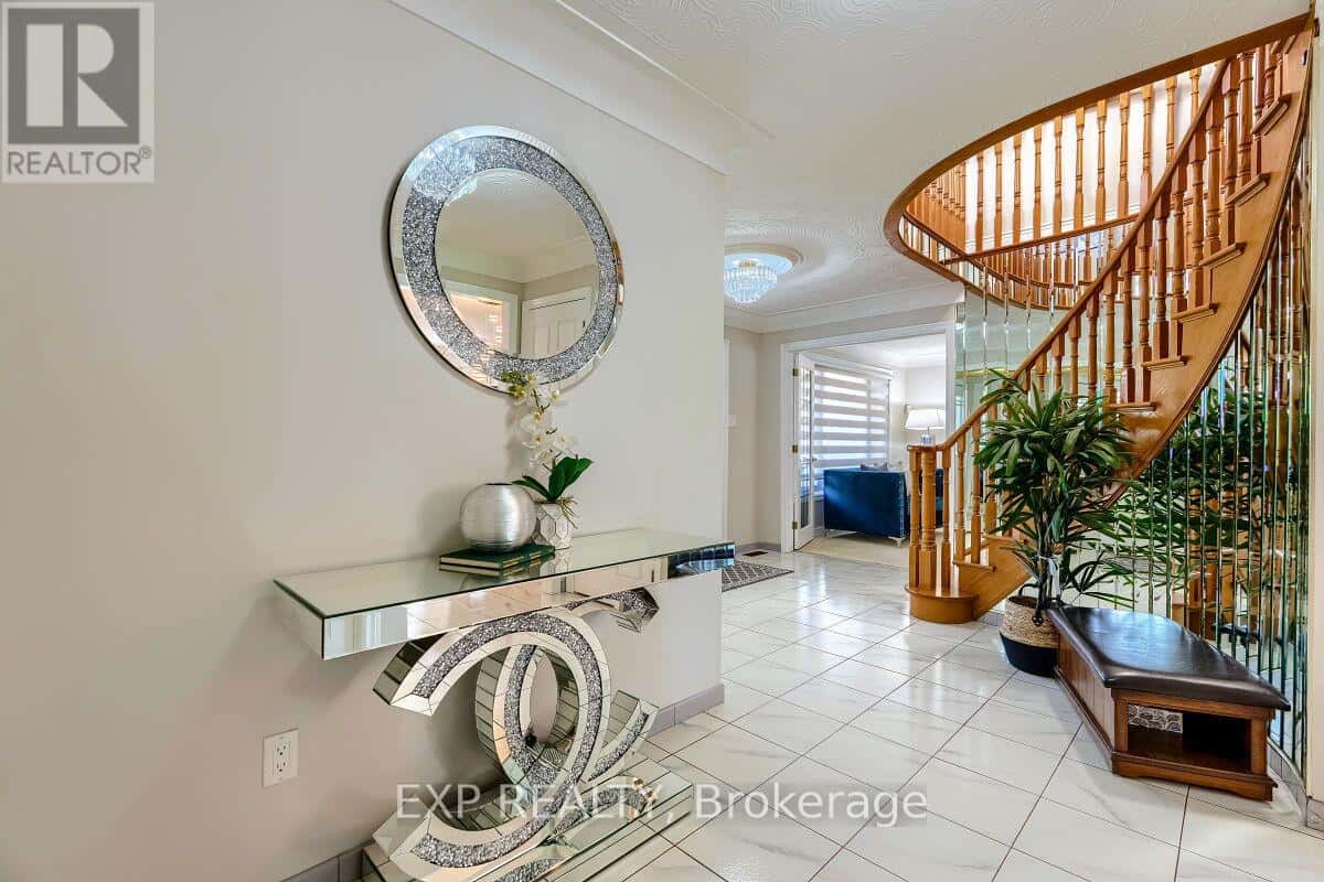 16 VOGUE COURT — Hamilton (Stoney Creek), Ontario - Photo 5 of 50