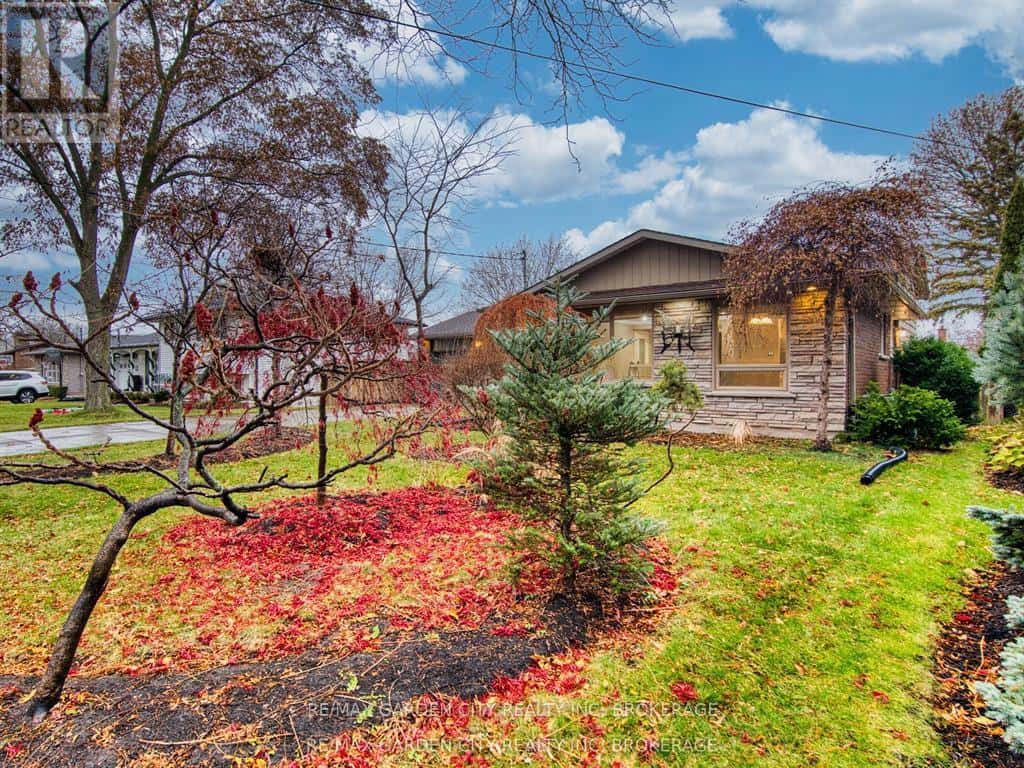 15 BLACK FRIARS ROAD — St. Catharines (Lakeshore), Ontario - Photo 3 of 31