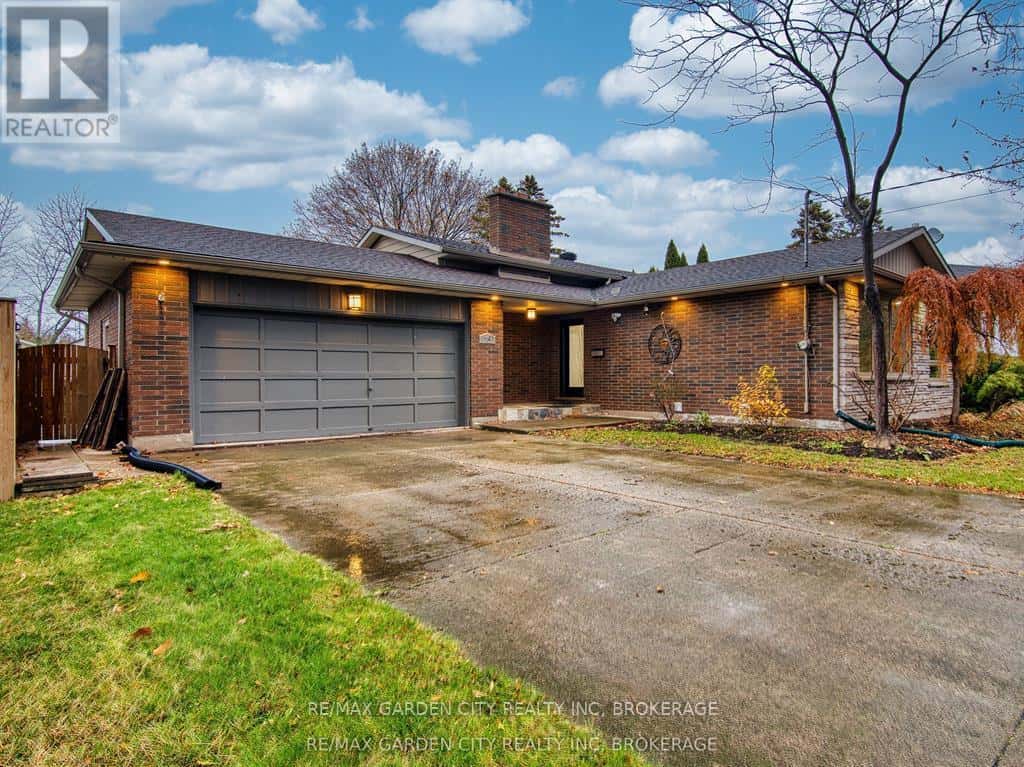 15 BLACK FRIARS ROAD — St. Catharines (Lakeshore), Ontario - Photo 4 of 31